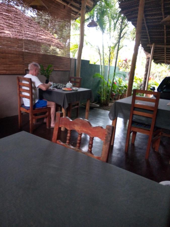 Sansala Guesthouse & Restaurant タンガラ エクステリア 写真