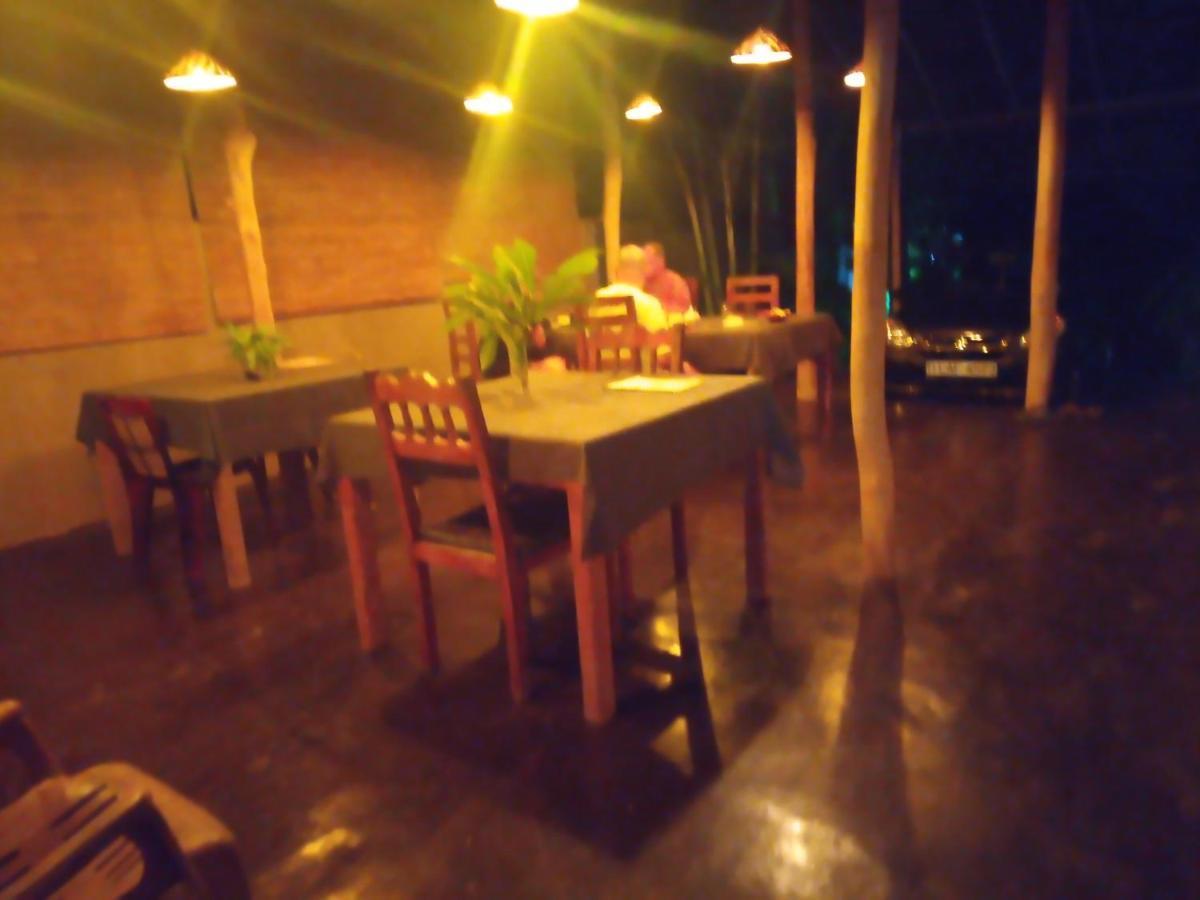 Sansala Guesthouse & Restaurant タンガラ エクステリア 写真