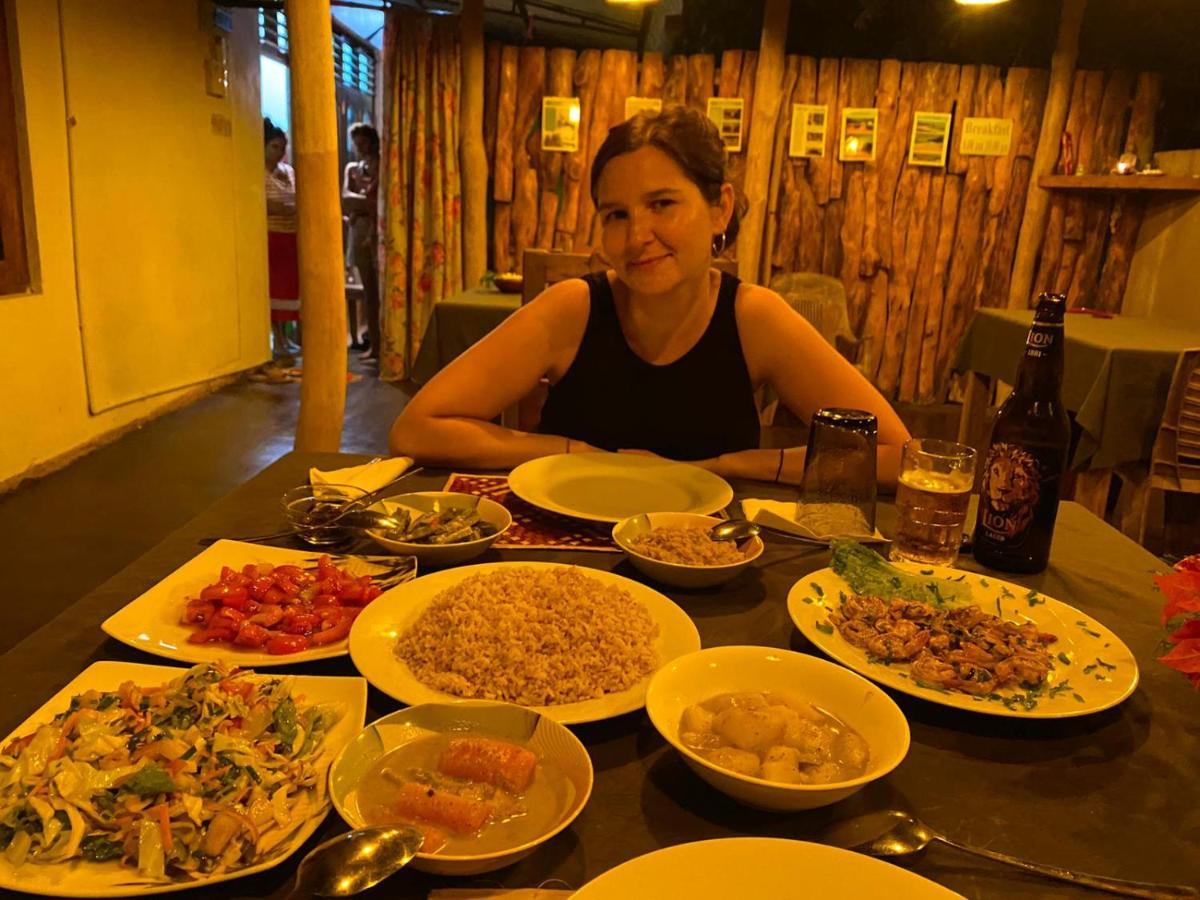 Sansala Guesthouse & Restaurant タンガラ エクステリア 写真