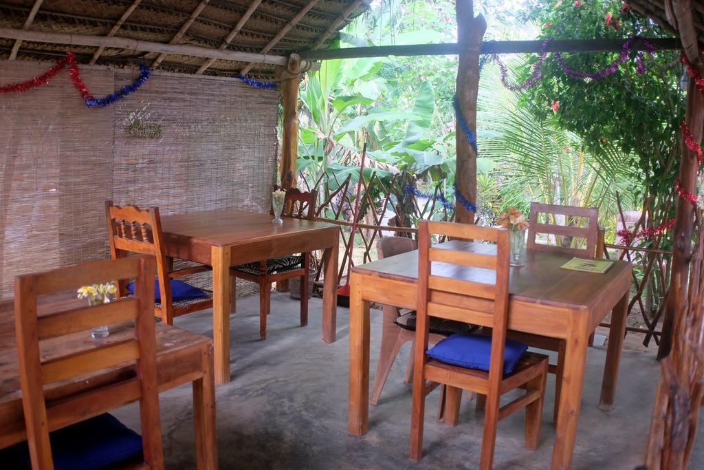 Sansala Guesthouse & Restaurant タンガラ エクステリア 写真