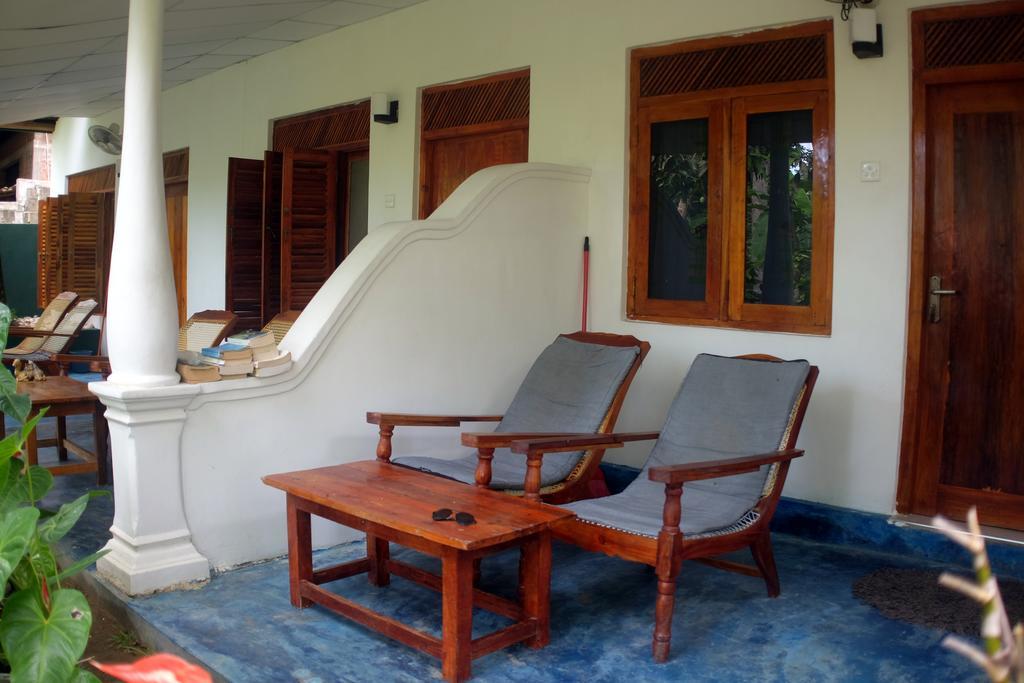 Sansala Guesthouse & Restaurant タンガラ エクステリア 写真