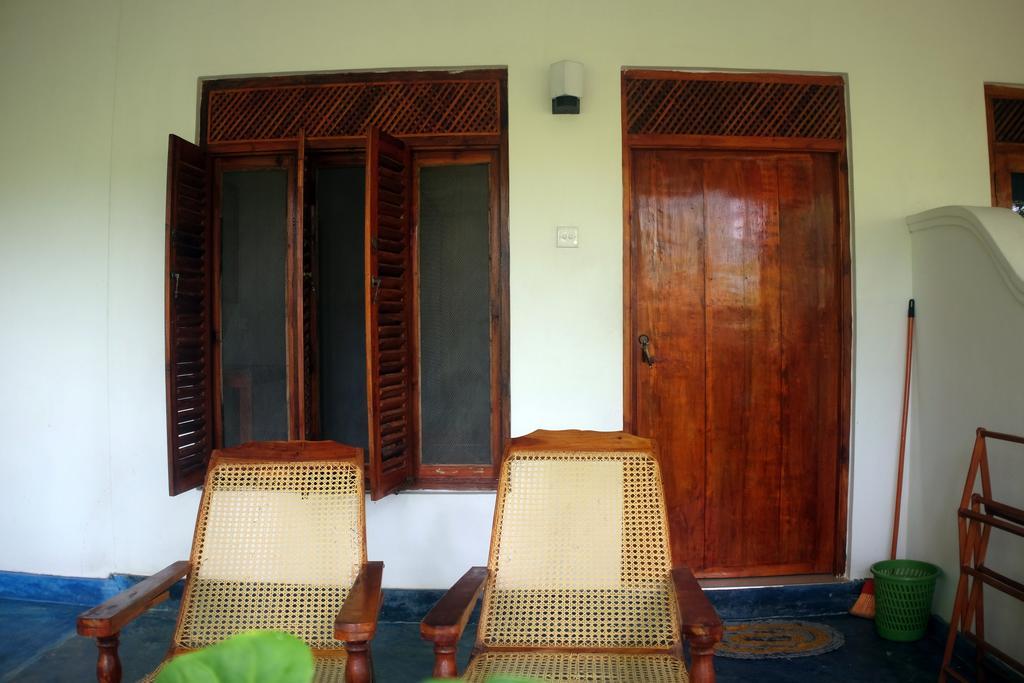 Sansala Guesthouse & Restaurant タンガラ エクステリア 写真