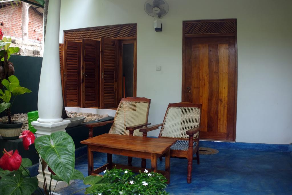 Sansala Guesthouse & Restaurant タンガラ エクステリア 写真